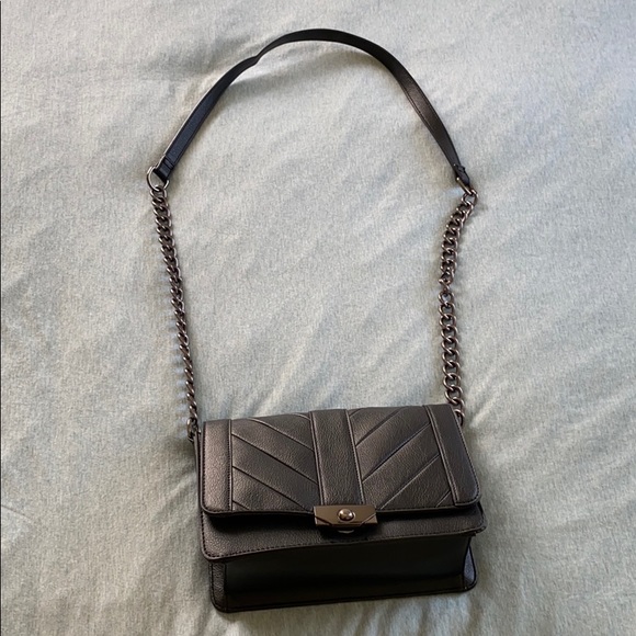 JustFab Handbags - Black cross body bag with chain